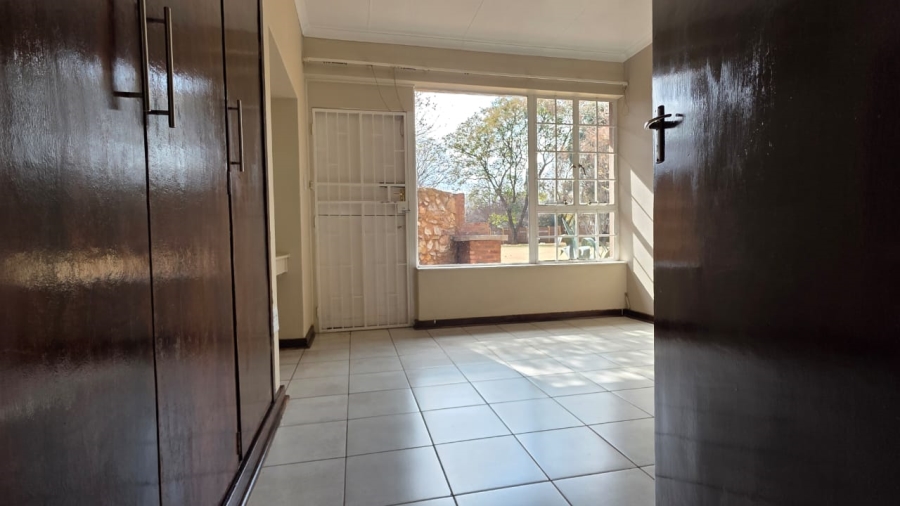 To Let 3 Bedroom Property for Rent in Flamwood North West